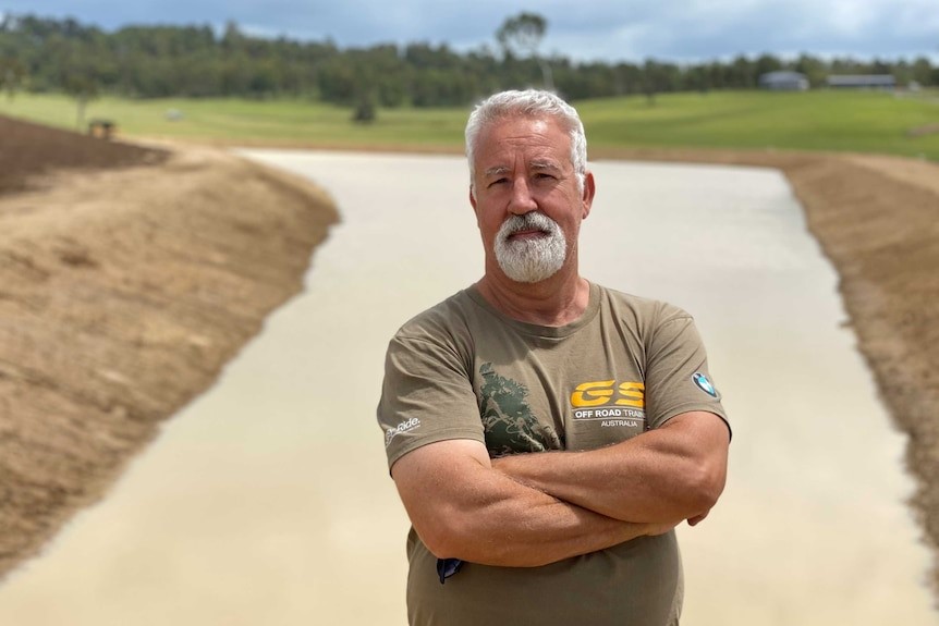 Ở Scenic Rim, ông Peter van Velzen chuẩn bị nuôi tôm càng đỏ tại khu đất của mình gần Beaudesert